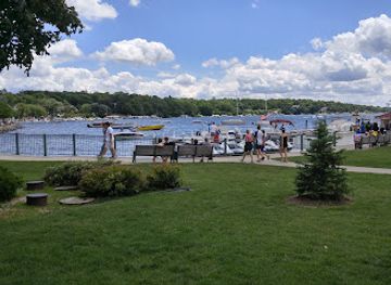 wisconsin/lake-geneva/attraction/lake-geneva-public-beach