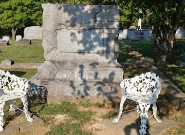 tennessee/jack-daniel-s-distillery/attraction/jack-daniel-grave