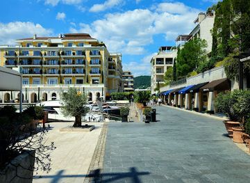 montenegro/herceg-novi/attraction/brunnen-port