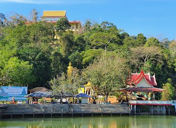 thailand/eastern-thailand/attraction/wat-khao-sukim