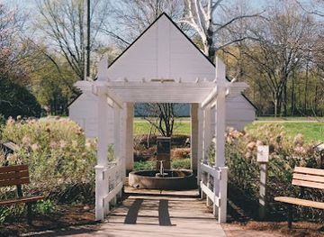 indiana/carmel/attraction/flowing-well-park