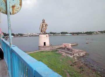 india/east-india/attraction/raja-bhoj-statue