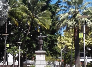 new-caledonia/baie-des-citrons/attraction/statue-of-jean-baptiste-olry