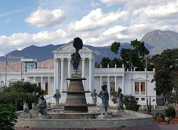 mexico/oaxaca/centro-historico/attraction/fuente-de-las-8-regiones