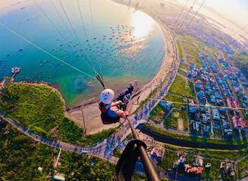 vietnam/da-nang/attraction/da-nang-paragliding-landing-zone-du-luon-da-nang-bai-ha