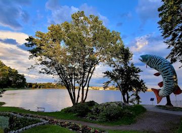 canada/northern-ontario/attraction/husky-the-muskie