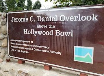 california/pasadena/attraction/jerome-c-daniel-overlook-above-the-hollywood-bowl