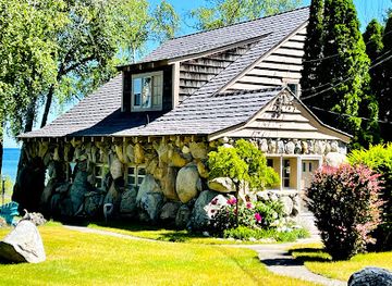 michigan/east-michigan/attraction/mushroom-house-tours