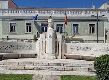 portugal/lisbon/attraction/av-luisa-todi