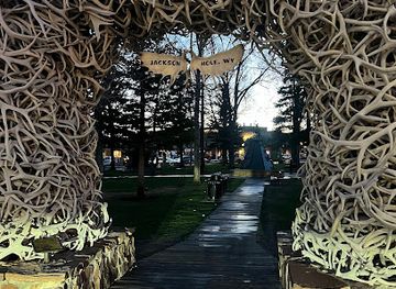 wyoming/wind-river-range/attraction/elk-antler-arch