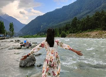 india/pahalgam/attraction/selfie-point-pahalgam