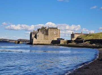 united-kingdom/edinburgh/attraction/blackness-castle