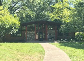illinois/prairie-state/attraction/lincoln-memorial-garden-and-nature-center