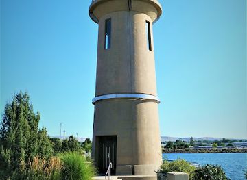 washington/richland/attraction/clover-island-lighthouse