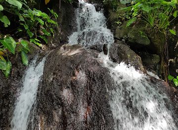 philippines/taal-volcano/attraction/calejon-falls