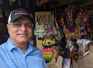 jamaica/port-maria/attraction/pineapple-craft-circle