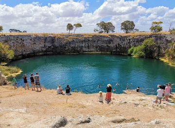 australia/limestone-coast/attraction/little-blue-lake