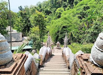 thailand/doi-suthep-pui-national-park/attraction/wat-pha-lat-hike-monk-s-trail