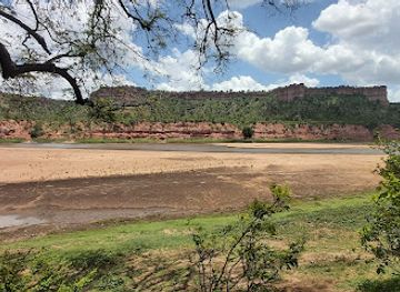 zimbabwe/bvumba-botanical-gardens/attraction/chilojo-cliffs