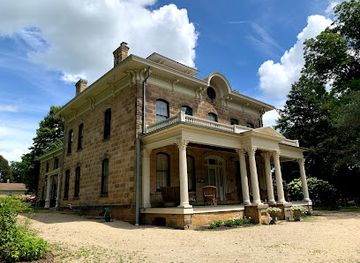 wisconsin/southwest-wisconsin/attraction/orchard-lawn