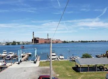 canada/niagara-peninsula/attraction/blue-water-marina