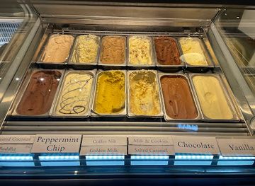 north-carolina/asheville/attraction/statue-pigs-and-turkeys