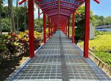 singapore/jurong/attraction/singapore-s-longest-sheltered-walkway-fitted-with-solar-panels