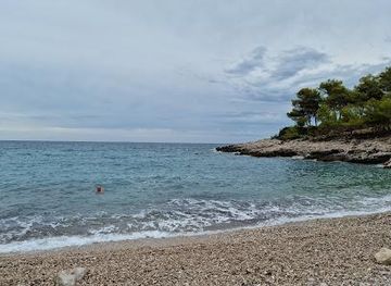 croatia/cetina-river-canyon/attraction/beach-mala-milna
