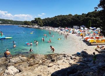 croatia/pula/attraction/plaza-ambrela