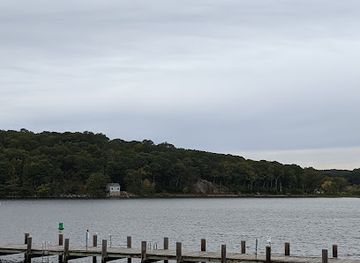 rhode-island/napatree-point-conservation-area/attraction/thompson-exhibition-building