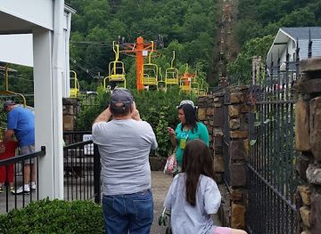 tennessee/great-smoky-mountains-national-park/attraction/ripley-s-moving-theater