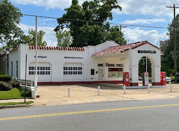 arkansas/pinnacle-mountain-state-park/attraction/the-magnolia-mobil-service-station-little-rock-central-high-school-national-historic-site