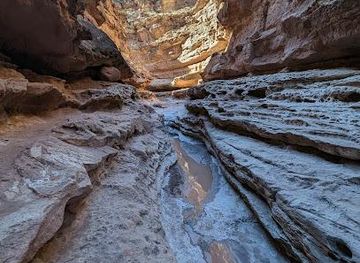 arizona/lake-powell/attraction/cathedral-wash-trl