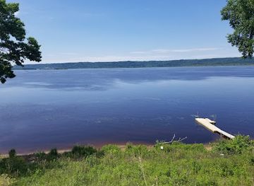 wisconsin/great-river-road/attraction/upper-mississippi-river-national-wildlife-fish-refuge-la-crosse-district-visitor-center-office