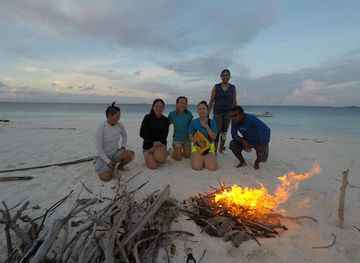 maldives/huvadhoo-atoll/attraction/locals-picnic-island