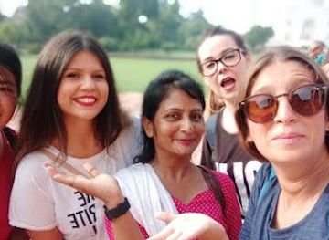 india/udaipur/attraction/india-saying-namaste-trips