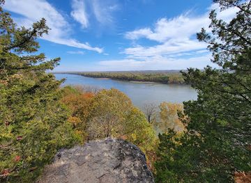 missouri/meriwether-lewis-and-william-clark-national-historic-trail/attraction/lewis-and-clark-trailhead-weldon-spring-conservation-area