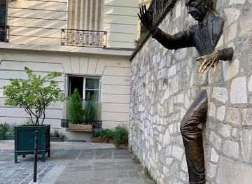 france/paris/attraction/le-passe-muraille