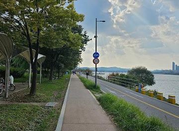 south-korea/gyeonggi-province/attraction/jamwon-hangang-park