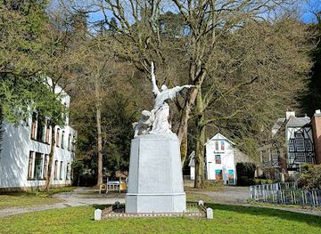 belgium/dinant/attraction/place-lion-and-the-monument-the-triumph-of-light