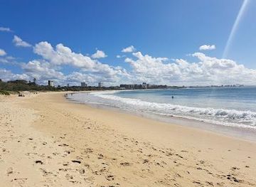 australia/noosa/attraction/mooloolaba-beach