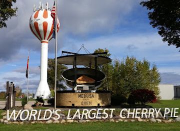 michigan/charlevoix/attraction/world-s-largest-cherry-pie-tin