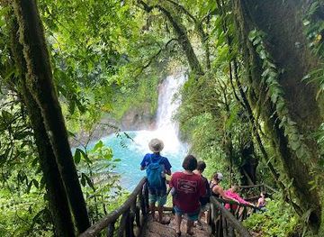 costa-rica/monteverde/attraction/rio-celeste-aventuras-tubing-rio-celeste