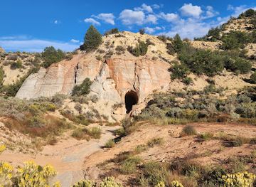 utah/mt-carmel/attraction/the-belly-of-the-dragon-trailhead