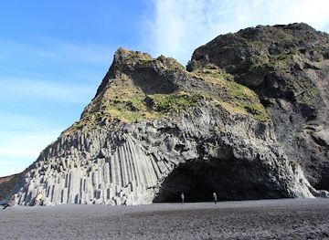iceland/thorsmork/attraction/halsanefshellir-cave