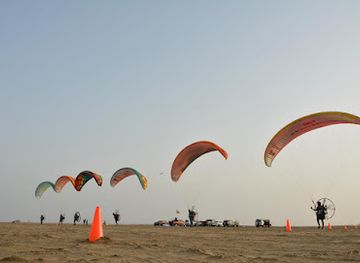 oman/al-batinah-south-governorate/attraction/paramotoring-area