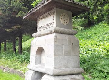 romania/bucegi-mountains/attraction/monumental-fountain