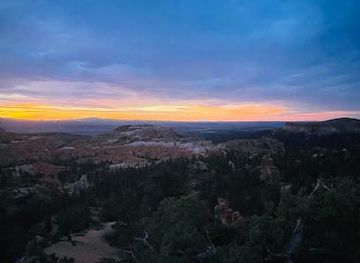 utah/panguitch/attraction/rim-trail-sunrise-point-trailhead