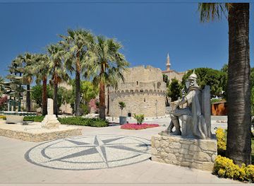 turkiye/cesme/attraction/kirim-hani-i-kaplan-giray-han-heykeli