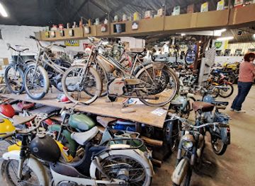 france/limousin/attraction/le-garage-a-tasses-musee-de-la-mob-atelier-associatif